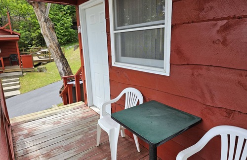 Lake George Cabin | The Gold Eagle Cottage 16