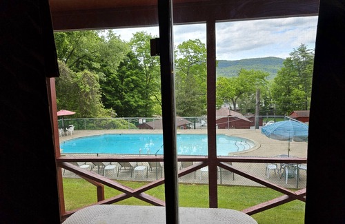 Lake George Cabin | The Gold Eagle Cottage 11