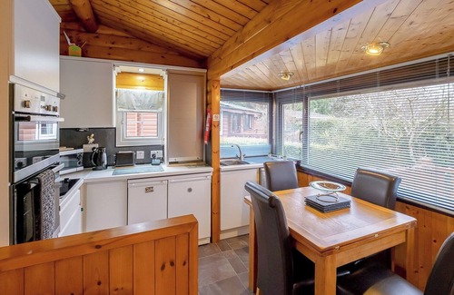 Bronaber House | The gold log cabin is well designed and offers that added bit of luxury for those of you who want a