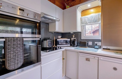 Bronaber House | The gold log cabin is well designed and offers that added bit of luxury for those of you who want a