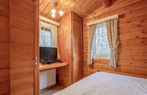 Bronaber House | The gold log cabin is well designed and offers that added bit of luxury for those of you who want a