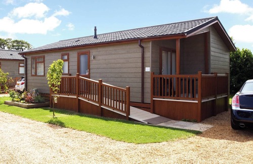 Hunstanton Ski Chalet | The Gold Lodge 5 offers luxury accommodation with quality furnishings and a lovely location.