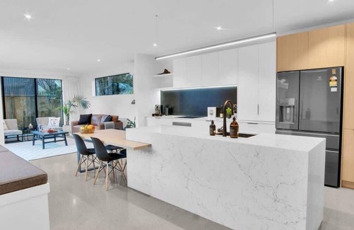 Arrowtown House | The Gold Mine | Spa pool | Outdoor fireplace