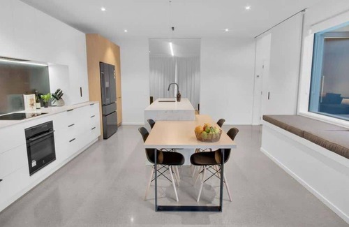 Arrowtown House | The Gold Mine | Spa pool | Outdoor fireplace