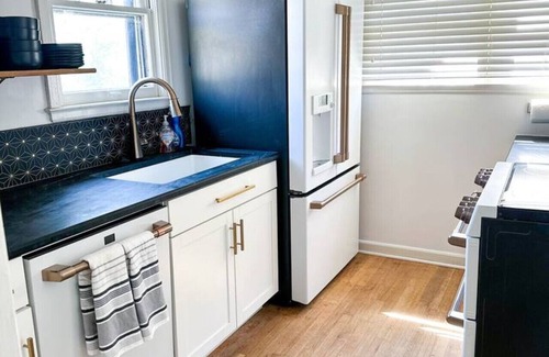 Golden Apartment | The Gold Rush - Downtown Golden