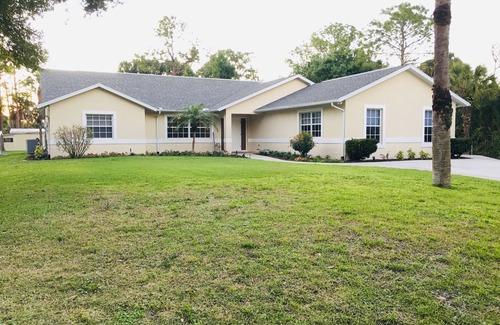 Rural Estates House | The Golden Gate House