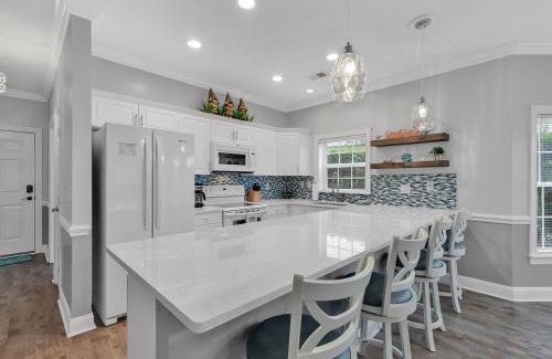 Garden City Apartment | The Golden Gnomes