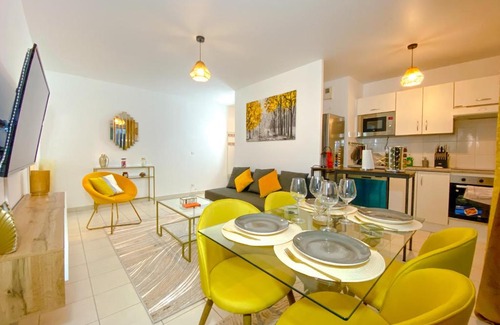 Corbeil-Essonnes Apartment | The Golden House * Parking * Garden