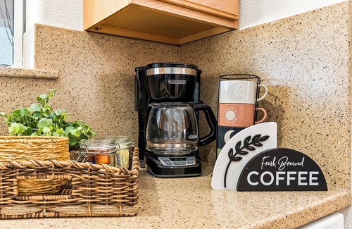 Sunridge Estates House | The Golden Oasis : Pool & Game Room n4BDRM 3BATH 12BED