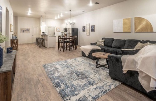 North by Northwest House | The Golden Paradise - 2BR/2BA - New Construction