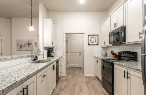 North by Northwest House | The Golden Paradise - 2BR/2BA - New Construction