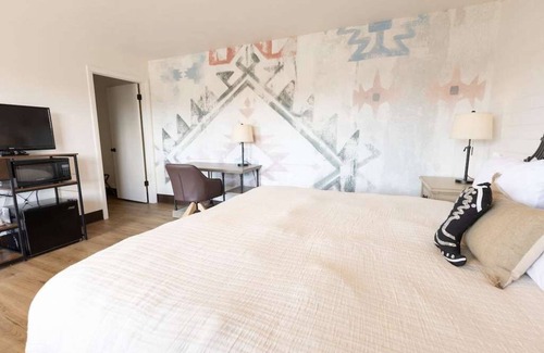 Panguitch Hotel | The Golden Spur Hotel - King Bed - Western Themed