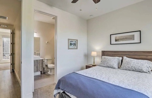 Golden Apartment | The Golden Star - 2 bed with private roof deck