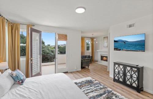 Huntington Beach House | The Goldenwest Ocean view home w jacuzzi AC Bikes newly remodeled