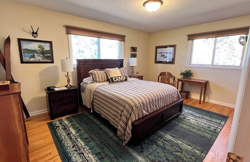 Hayward Cottage | The Golf Cottage, located close to downtown Hayward and Hayward Golf Course.