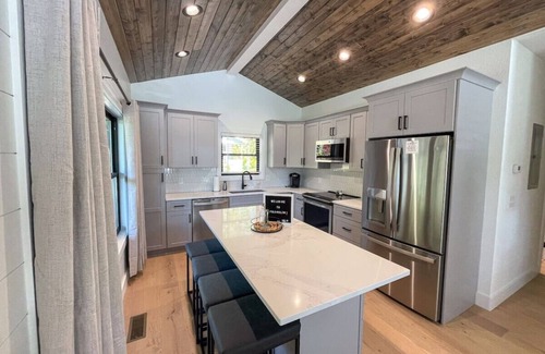 Franklin House | The Golfview Cottage