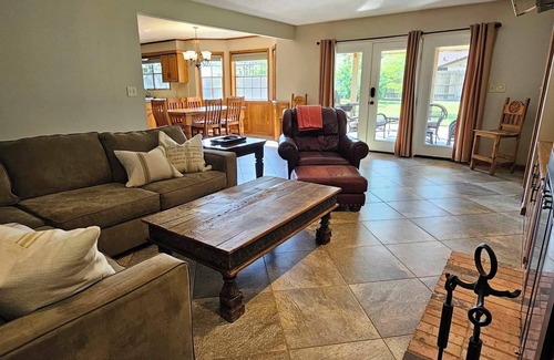 Woodson Village - Pershing House | The Goode House - Spacious 5BR Home in Historic Southside, Walk to Kyle Field!