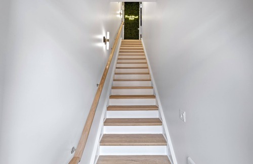 Belleville Apartment | The Goodman: Front Street Flats