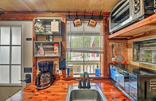 Brices Creek Apartment | 'The Gosling' Studio Cabin w/River Access!