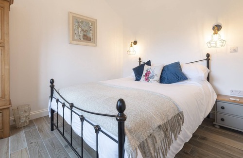 Haddiscoe House | The Grain Store - Detached barn conversion set in 8 acres of Norfolk countryside