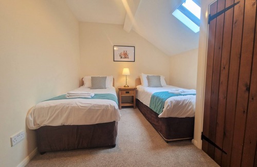 Ivinghoe Cottage | The Granary - a thee bedroom, one bathroom that sleeps 5 guests in 3 bedrooms
