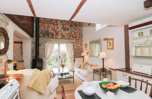 Catcott Cottage | THE GRANARY, family friendly, character holiday cottage in Edington