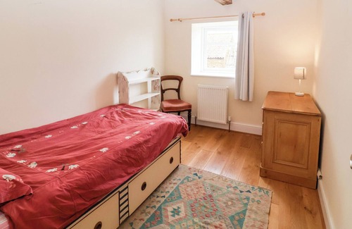Dalby House | THE GRANARY, pet friendly, character holiday cottage in Slingsby
