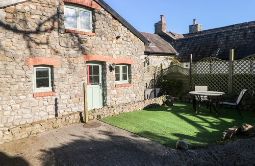 Scurlage Cottage | THE GRANARY, romantic, with a garden in Scurlage