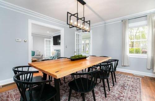 South Bend House | The Grand Dame Luxury Family Home for 10 or more