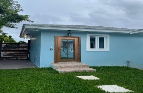 Nassau Cottage | The "Grand Door" Cottage - 15 min from Beach & Airport