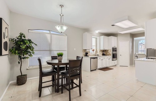 Southwest Carrollton House | The Grand Leicester – Spacious 4BR Stay