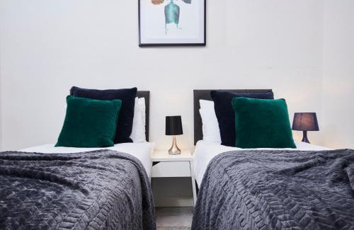 Leeds City Center Apartment | The Grand Manhattan Apartment in Central Leeds