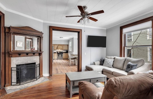 Saratoga Springs Apartment | The Grand Mare Whitney | Award Winning Restoration | King Bed | Sleeps 4