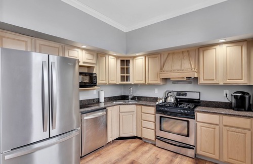 Saratoga Springs Apartment | The Grand Mare Whitney | Award Winning Restoration | King Bed | Sleeps 4