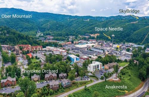 Gatlinburg House | The Grand Orchard Lodge by Stony Brook Cabins