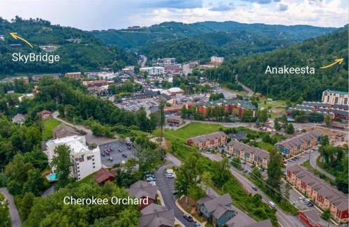 Gatlinburg House | The Grand Orchard Lodge by Stony Brook Cabins