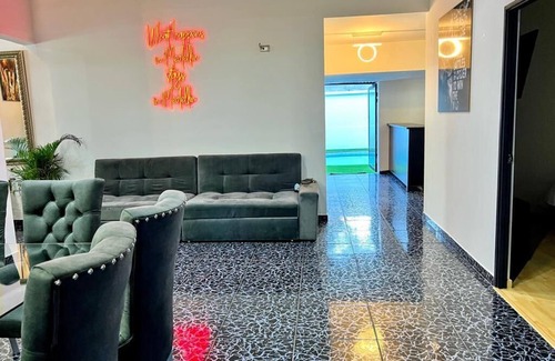 La Aguacatala Villa | THE GRAND PALACE, 11 BEDROOM MANSION, JACUZZI/POOL, 5 MINUTES FROM PROVENZA.