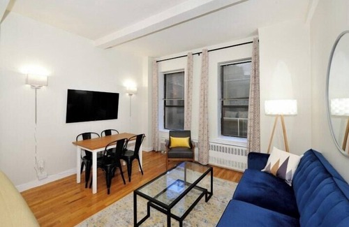 Midtown Apartment | The Grand V Vibe 8632