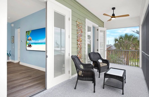 Fort Myers Beach House | "The Grander House" Spacious 6-BR 6 Bath house w/elevator