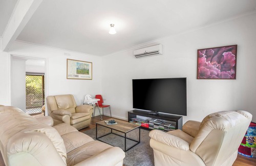 Rye House | The Grandeur by Ready Set Stay - Pet Friendly, BBQ