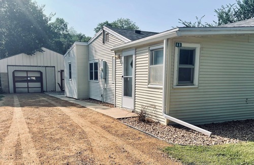 Rutland House | The Grandview Lake House, Dog Friendly, Near Lake Madison, Outdoor Patio