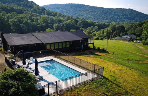 Skyland House | The Grange at The Huntly Estate | Luxurious Mountain Getaway | Weddings & Events