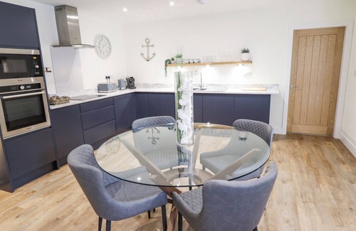 Ashby cum Fenby Cottage | THE GRANGE COTTAGE 1, family friendly, with hot tub in Waltham