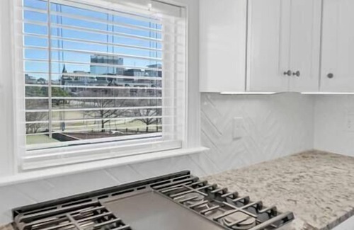 Arsenal Hill House | The Graveyard |4BR 3BA|Downtown