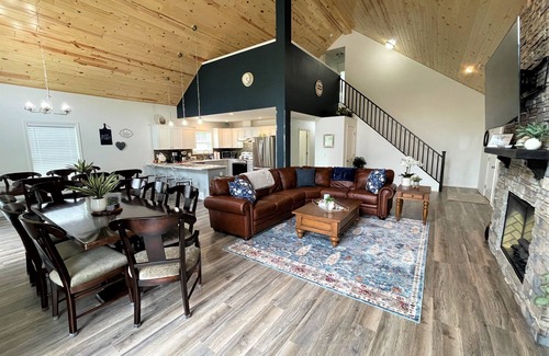 Wisconsin Dells House | The Great Escape Chalet @ Spring Brook Resort