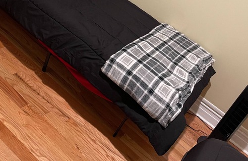 Englewood Apartment | The Great Escape!- 15mins from Downtown Chicago w/Pool Table and Private Parking