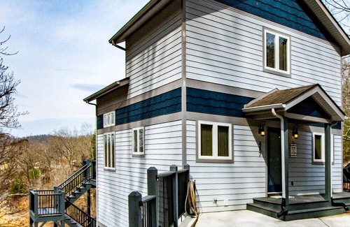 La Follette House | The Great Escape at Norris Lake- Waterfront Stay w/Dock, Deck, & Sunset Views