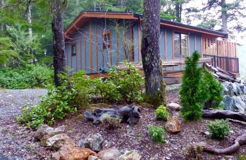 Port Renfrew Cabin | The Great Escape - Port Renfrew - Cottage & Bunkhouse - secluded with Private Hot Tub
