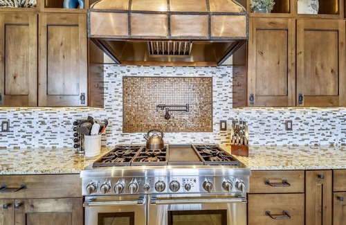 Forest Hills House | The Great Escape with Private Ski Shuttle and Private Hot Tub!