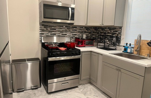 Southside House | The Great Escape with Movie Room near SU!
